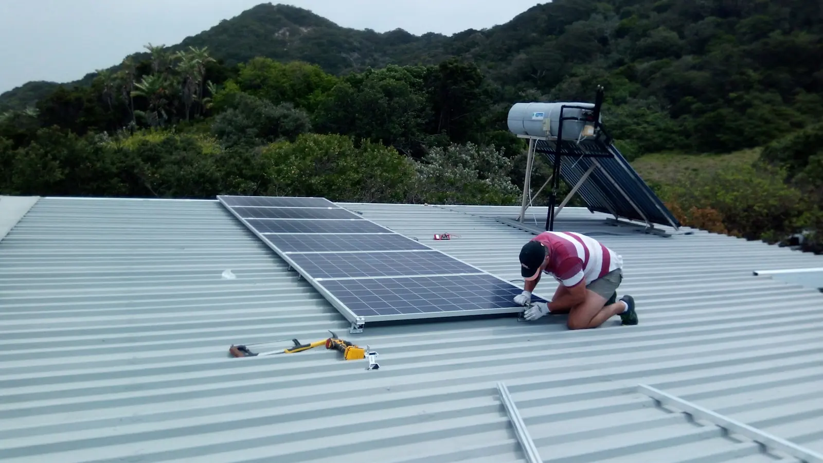 Installazione di pannelli fotovoltaici su un edificio